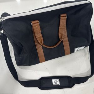 Herschel Novel Weekender Bag - Black and brown duffel bag